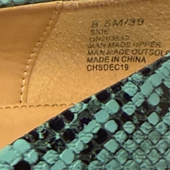 BCBGeneration Skie Pointy Toe Faux Snake Skin Blue/Green and Black Pumps Sz 8.5 - Picture 14 of 14